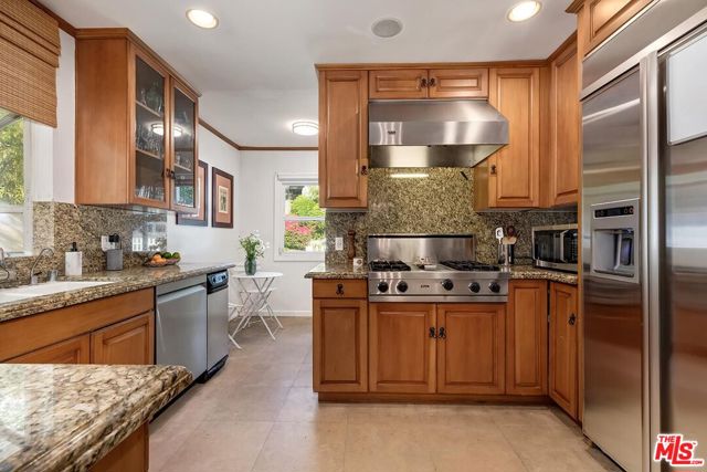 4219 Saugus Avenue, Sherman Oaks CA: https://media.crmls.org/mediaz/272dbcc7-513b-4223-9a56-9cf9affd4d05.jpg