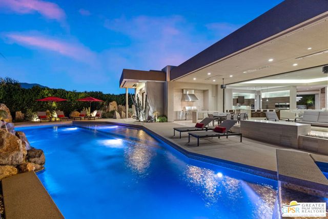 1 Sterling Ridge Drive, Rancho Mirage CA: https://media.crmls.org/mediaz/272e3478-b72b-4a98-9e06-33bf5b9202c3.jpg