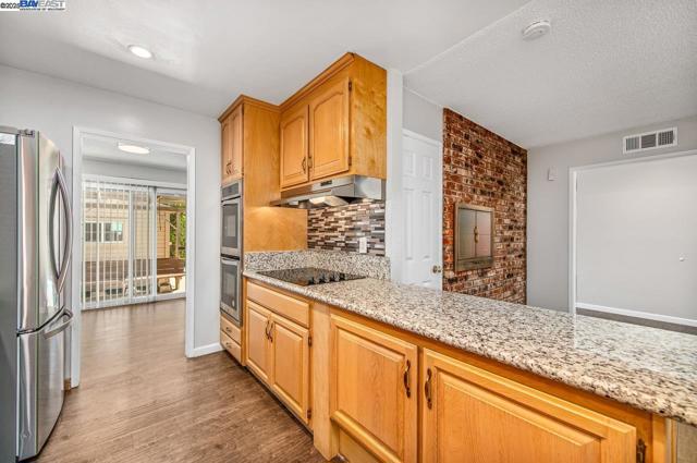 1059 Lakehurst Rd, Livermore CA: https://media.crmls.org/mediaz/272e3e5d-bb0e-46fa-875c-56db0fe75237.jpg