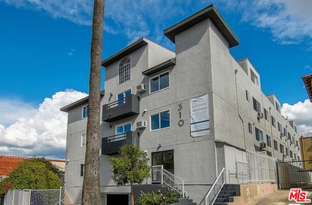 310 S Kenmore Avenue, Los Angeles CA: https://media.crmls.org/mediaz/272e47c2-b09f-4abb-970b-618b73143c15.jpg