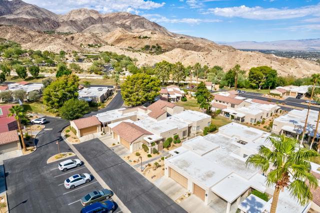 72516 Sandstone Lane, Palm Desert CA: https://media.crmls.org/mediaz/272eb0d7-09e2-46dc-800c-1f07dca4477a.jpg