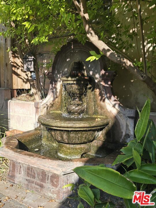 2005 Chilton Drive, Glendale CA: https://media.crmls.org/mediaz/272ec9c0-36d9-4d87-8cb2-e9cc537df0fa.jpg