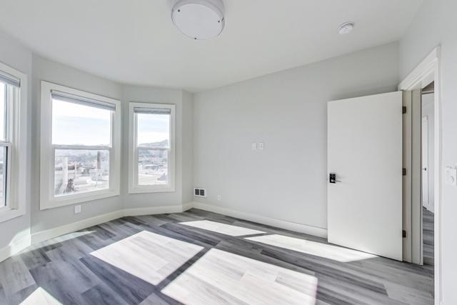 811 Oak Street, San Francisco CA: https://media.crmls.org/mediaz/272f167e-16d1-4df6-891c-71ec8ea1734c.jpg