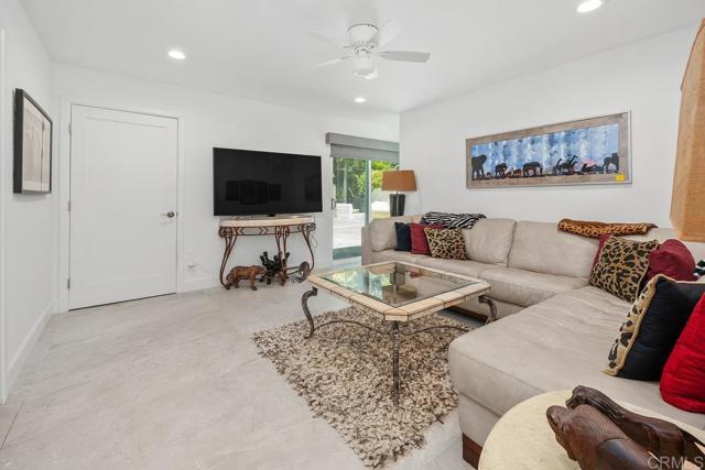 1203 Caminito Graciela, Encinitas CA: https://media.crmls.org/mediaz/272f50dc-9607-4801-a5e7-91acf70c837c.jpg
