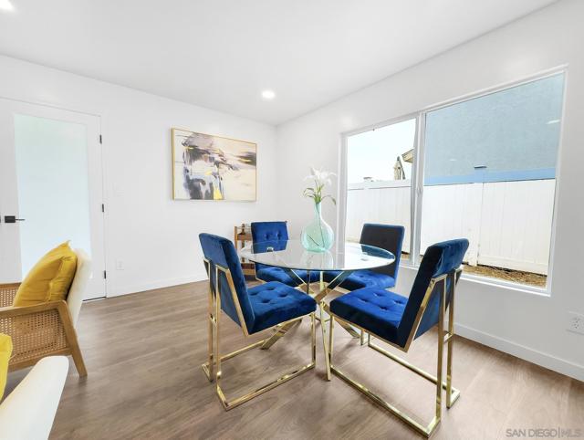 1427 Signal Ave, San Diego CA: https://media.crmls.org/mediaz/272fba27-e094-431d-84a1-89b712e908a0.jpg