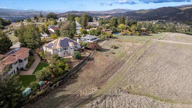 16280 Oak Canyon Drive, Morgan Hill CA: https://media.crmls.org/mediaz/27307651-2435-4b3d-9d56-beeff26d61ff.jpg