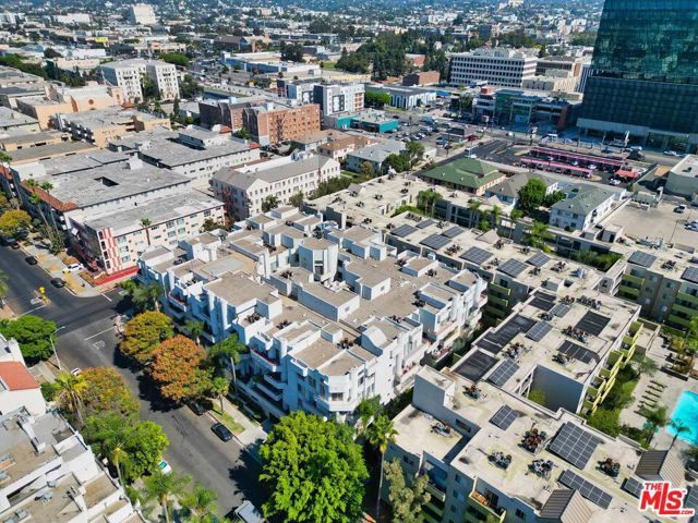 500 S Berendo Street, Los Angeles CA: https://media.crmls.org/mediaz/2730be05-48fa-44cb-b35d-6d5351b36e6c.jpg
