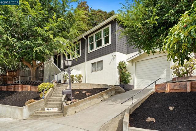 466 Clark St, Crockett CA: https://media.crmls.org/mediaz/2730d93e-21b1-4ae3-968d-46c7fc1cf686.jpg