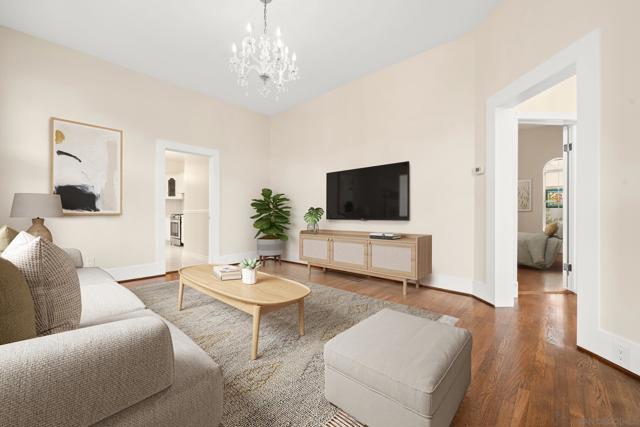 2104 Diamond St, San Diego CA: https://media.crmls.org/mediaz/27315ec2-3c20-430d-8e1b-04f1106f93e8.jpg