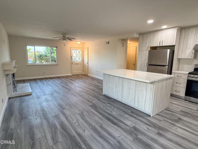 Detail Gallery Image 3 of 19 For 1730 W Hemlock St, Oxnard,  CA 93035 - 3 Beds | 2 Baths