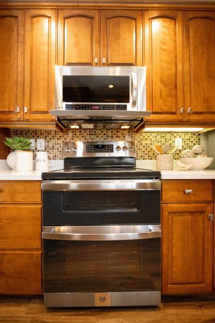 1077 Pearl Avenue, Moss Beach CA: https://media.crmls.org/mediaz/27327c66-36bb-436a-96ef-5a9b792e81fe.jpg