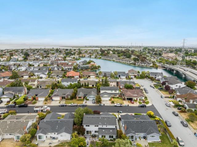942 Constitution Drive, Foster City CA: https://media.crmls.org/mediaz/27329cb4-ef2e-42d9-9826-02bcdca76700.jpg