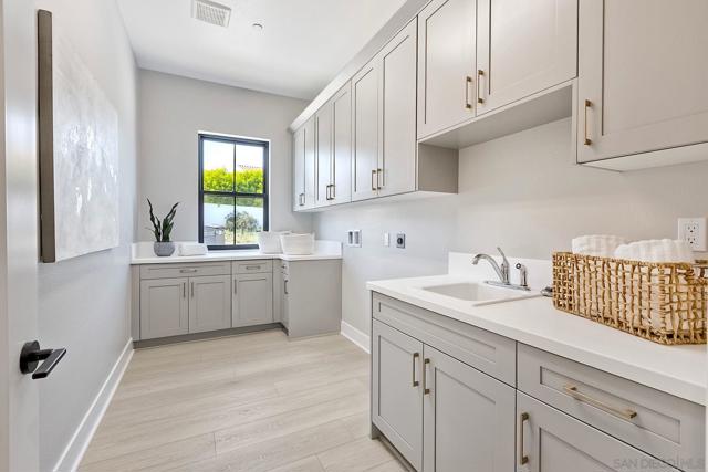 1648 Calle Catalina, Escondido CA: https://media.crmls.org/mediaz/27329e12-570b-4a85-b05c-993ca8c59226.jpg