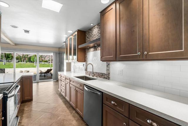 46205 Burroweed Lane, Palm Desert CA: https://media.crmls.org/mediaz/2733a980-b5f8-4863-af7e-f68b324f02cc.jpg