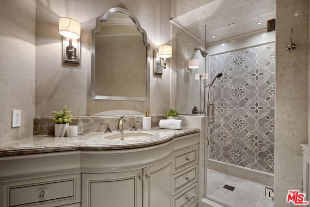 6882 Arizona Avenue, Los Angeles CA: https://media.crmls.org/mediaz/2735b18c-7f8b-43a6-b690-0554aaf4aeb5.jpg