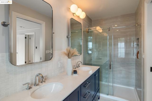 740 Calmar Ave, Oakland CA: https://media.crmls.org/mediaz/27361dc5-baf5-4add-94d9-f7764f074358.jpg