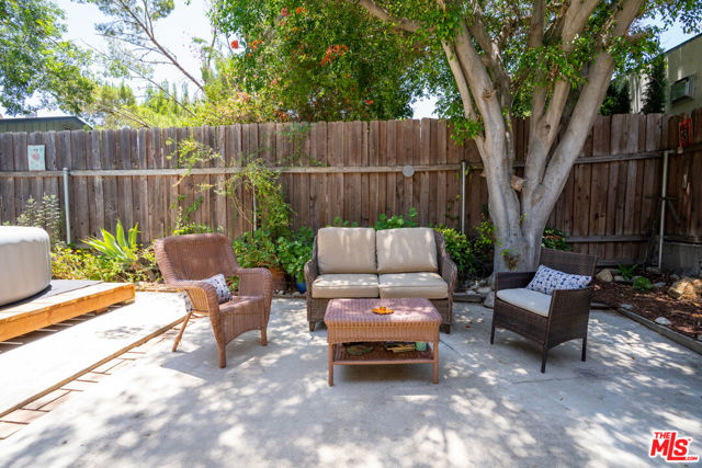 353 Mavis Drive, Los Angeles CA: https://media.crmls.org/mediaz/27363904-0841-4438-bae9-126e46e62f59.jpg