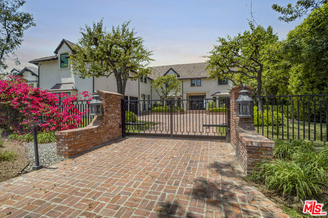 15515 Collina Strada, Los Angeles CA: https://media.crmls.org/mediaz/27365ba9-3262-442f-82d3-f9c414a12bdf.jpg
