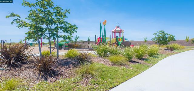 3805 Havengate Way, Sacramento CA: https://media.crmls.org/mediaz/2736ba04-7a12-4dfe-8d09-b2713aba9a6f.jpg