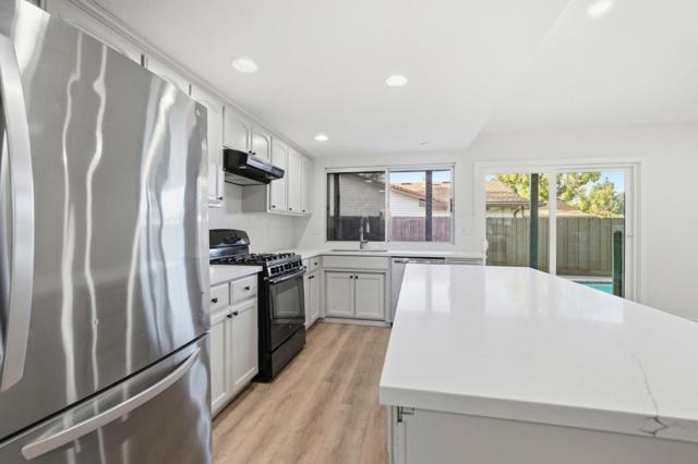 3405 Bellevue Drive, Modesto CA: https://media.crmls.org/mediaz/2736ef4e-05a0-4695-9bca-cb7ca00fc73a.jpg