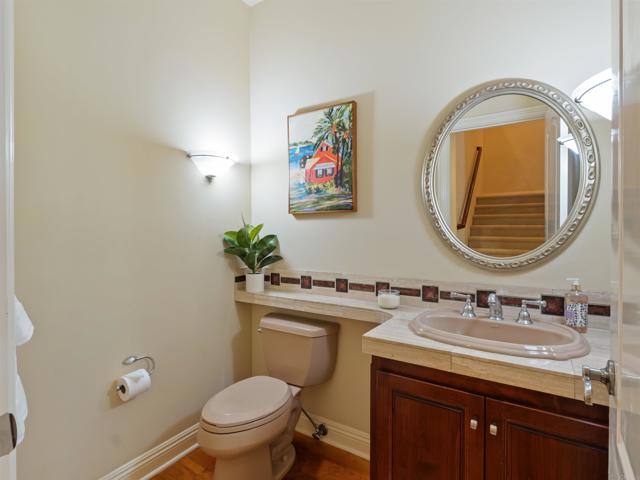 2535 San Clemente Avenue, Vista CA: https://media.crmls.org/mediaz/27372bb0-fd71-4b9b-86fc-1e4bda78f5fc.jpg