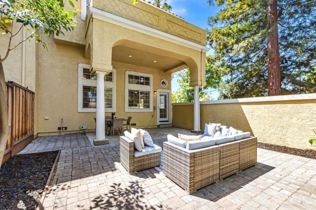 10 Tyrella Court, Mountain View CA: https://media.crmls.org/mediaz/273783d2-b93a-4d5b-b382-543653aeeef9.jpg