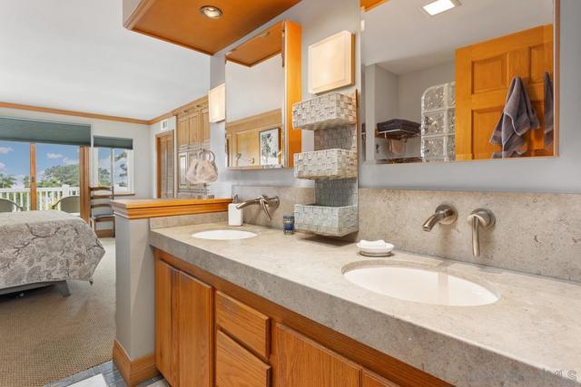 457 Arden Drive, Encinitas CA: https://media.crmls.org/mediaz/2737888d-b86c-45b9-afd9-b28d970ded83.jpg