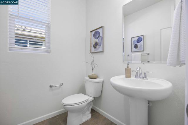 951 Dainty Avenue, Brentwood CA: https://media.crmls.org/mediaz/27380673-a28d-4ceb-9ba8-12bd6b249d99.jpg