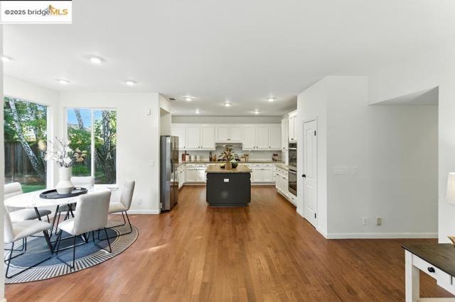 205 Dandelion Ln, San Ramon CA: https://media.crmls.org/mediaz/2738654b-16fa-4c0c-b870-d1efd7a46f4d.jpg