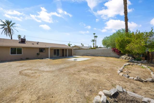 42720 Kansas Street, Palm Desert CA: https://media.crmls.org/mediaz/27388e99-835e-4de1-863e-ac294c58d520.jpg