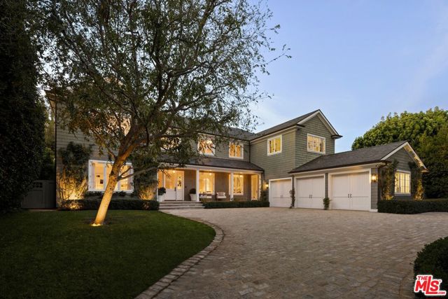 1319 Amalfi Drive, Pacific Palisades CA: https://media.crmls.org/mediaz/2738d1f4-92ed-43df-979a-c2d7e1741d3a.jpg