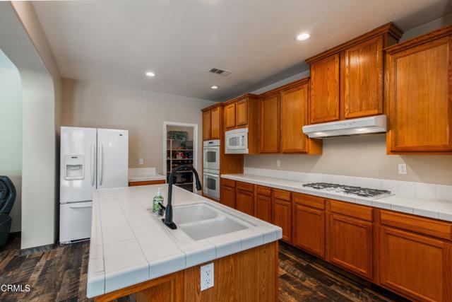 Detail Gallery Image 5 of 34 For 501 Butte Ct, Shafter,  CA 93263 - 3 Beds | 3 Baths