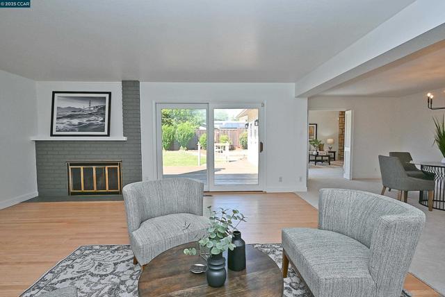 Image 4 of 48 For 342 Fenway Dr