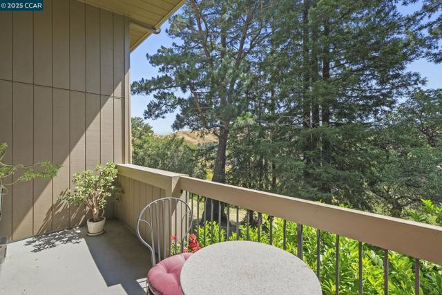 2059 Ascot Dr., Moraga CA: https://media.crmls.org/mediaz/2739f2ba-0595-46ba-908d-1d2425ca8c4e.jpg