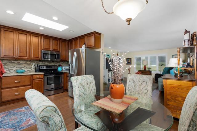 Detail Gallery Image 4 of 32 For 3552 Bartlett Ave, Oceanside,  CA 92057 - 2 Beds | 2 Baths