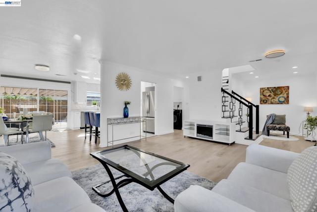 Image 5 of 43 For 1532 Kooser Rd