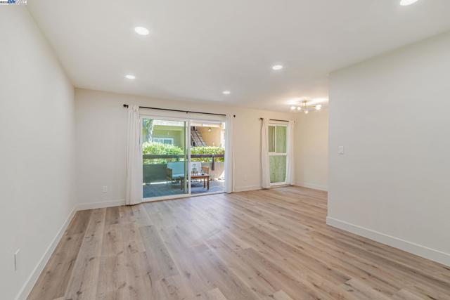 291 Tradewinds Dr, San Jose CA: https://media.crmls.org/mediaz/273aca83-7e95-4fd3-b48d-d201b5a12c4b.jpg