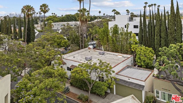 951 N Martel Avenue, Los Angeles CA: https://media.crmls.org/mediaz/273af1f0-f944-45c4-ae4d-1cc8a3295618.jpg