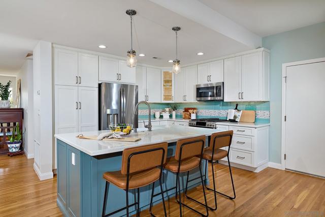 3703 Tomahawk Ln, San Diego CA: https://media.crmls.org/mediaz/273bd9d3-ca18-43de-a098-42dca03a9a74.jpg