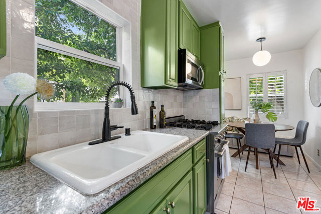1205 Appleton Way, Venice CA: https://media.crmls.org/mediaz/273c209d-68db-4e72-b135-179f14abb0a8.jpg