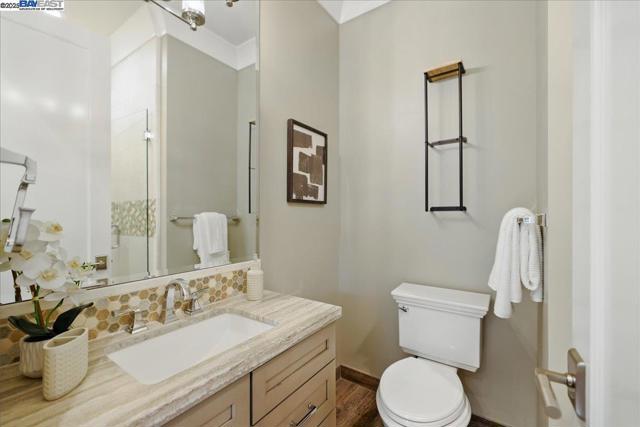 16741 Loma St, Los Gatos CA: https://media.crmls.org/mediaz/273c874c-cb8d-4d92-bf6f-1562f6183078.jpg