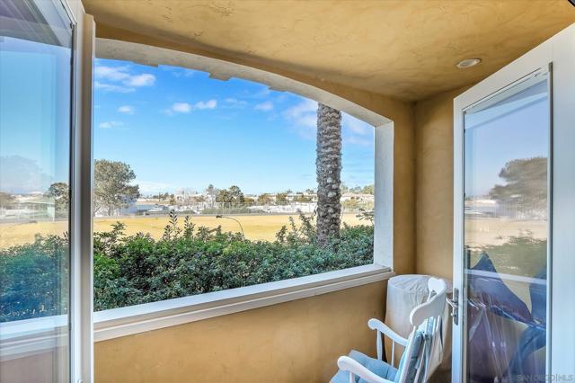 1010 Genter St, La Jolla, California 92037, 3 Bedrooms Bedrooms, ,3 BathroomsBathrooms,Condominium,For Sale,Genter St,250001056SD