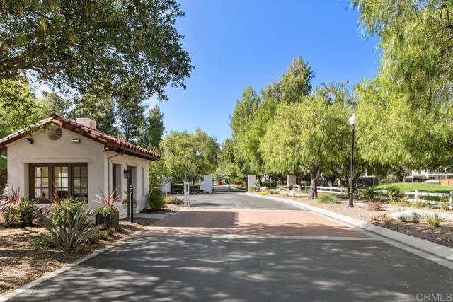 3385 Wild Oak Lane, Escondido CA: https://media.crmls.org/mediaz/273d2f77-e94f-4b99-b004-4fe58cb69a23.jpg