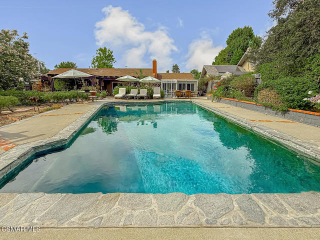1888 El Monte Drive, Thousand Oaks CA: https://media.crmls.org/mediaz/273d6402-a98f-4e9f-bb7d-e823bc2621b4.jpg