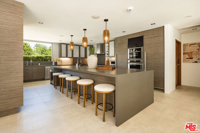 9991 Liebe Drive, Beverly Hills CA: https://media.crmls.org/mediaz/273dfba7-05cf-4473-9c2a-1c640487a2de.jpg