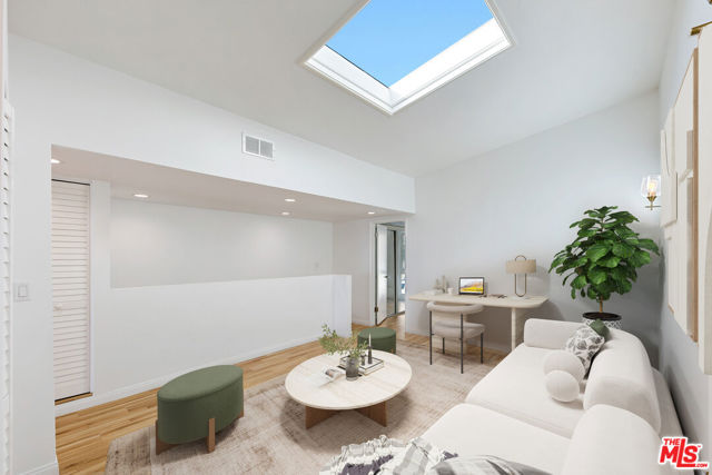 20438 Pacific Coast Highway, Malibu CA: https://media.crmls.org/mediaz/273e294b-ba84-4b53-9e17-959387455c25.jpg