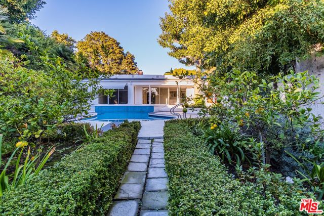 619 N RODEO Drive, Beverly Hills CA: https://media.crmls.org/mediaz/273e38c7-2c29-45a6-968a-8a2b89d30972.jpg