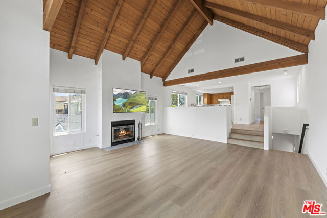 1711 Goodman Avenue, Redondo Beach CA: https://media.crmls.org/mediaz/273e6f31-383f-41c8-8f4a-9577991c8a9e.jpg