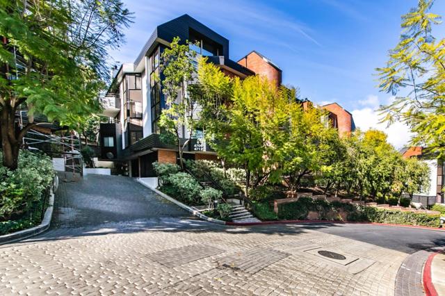 4728 Park Encino Lane, Encino CA: https://media.crmls.org/mediaz/273ec59d-9128-4f1c-849d-53a8e373103a.jpg