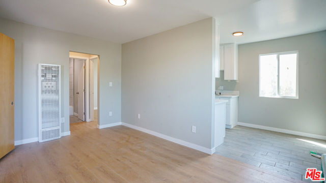 10412 S Figueroa Street, Los Angeles CA: https://media.crmls.org/mediaz/273efa40-d8e1-45d0-914e-0119d9948275.jpg